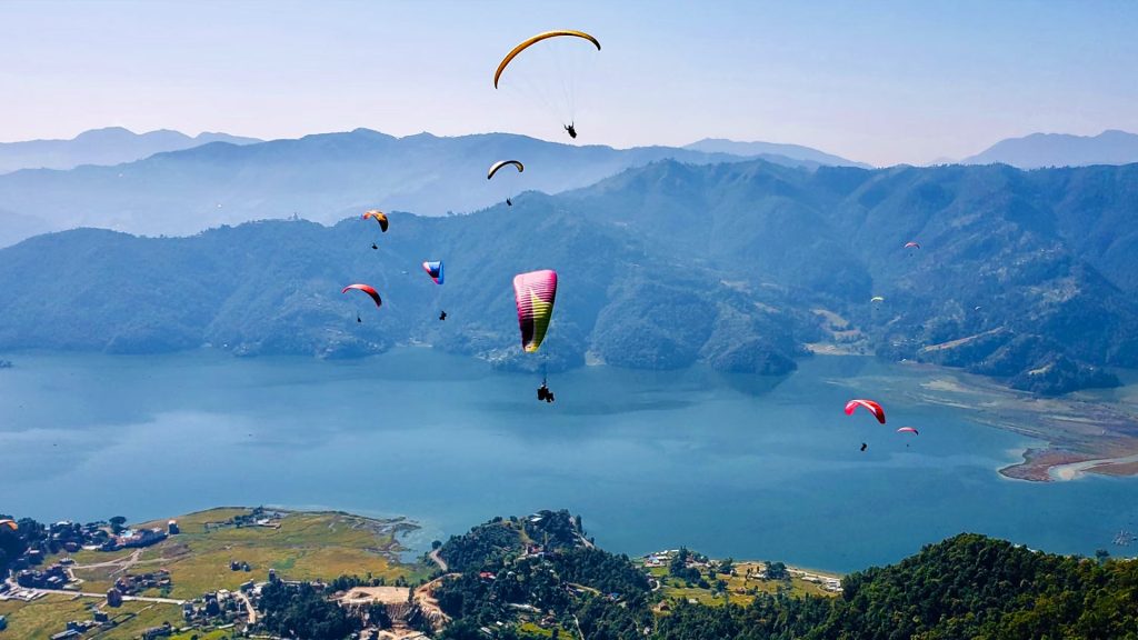 paragliding-lake